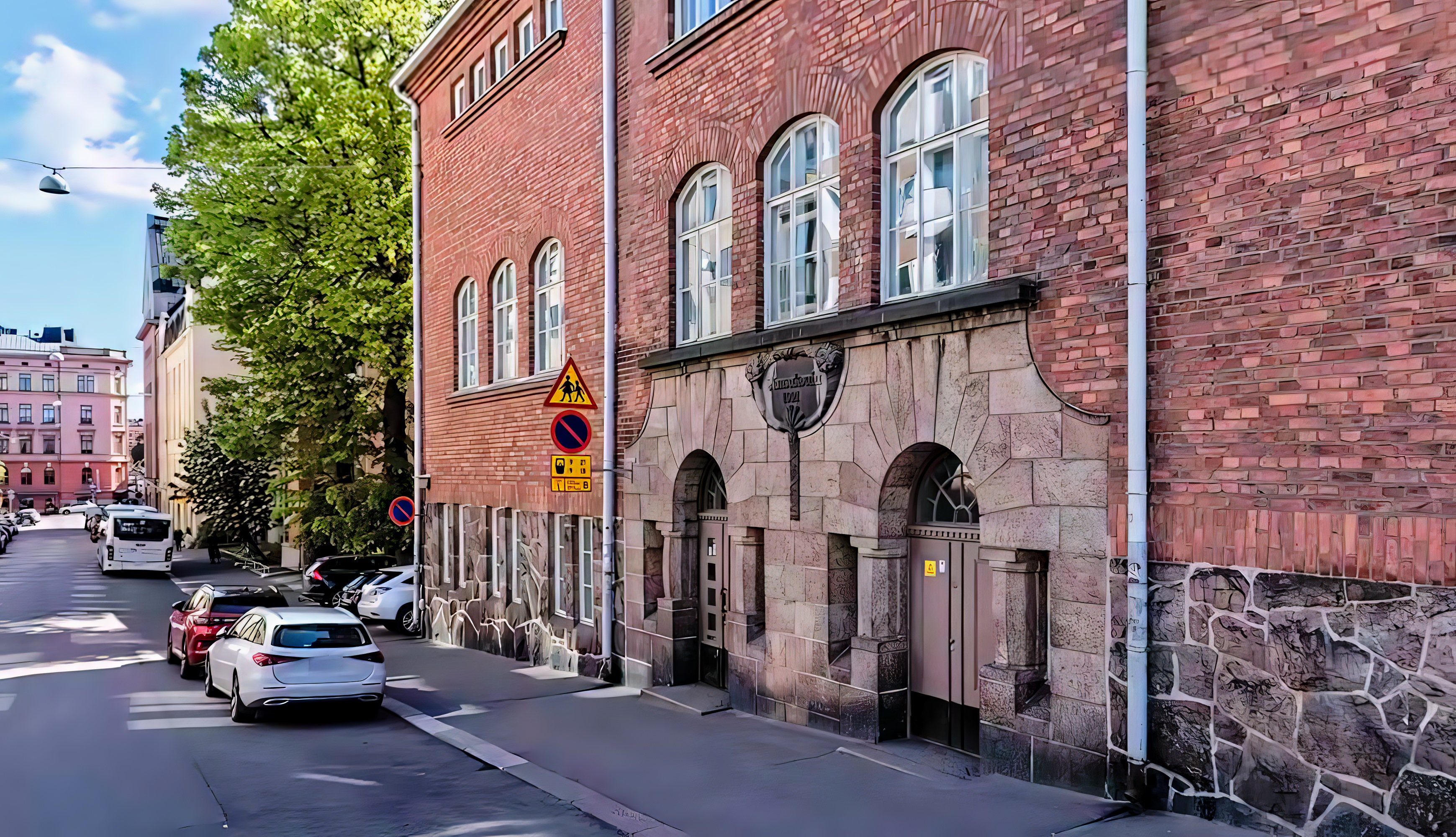 [Street view of Merimiehenkatu 8]